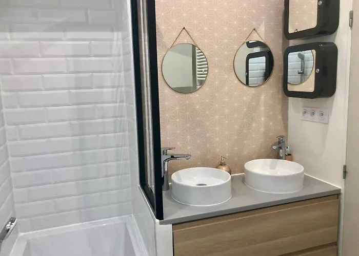 Sur Les Toits, Tres Jolie Vue Provence